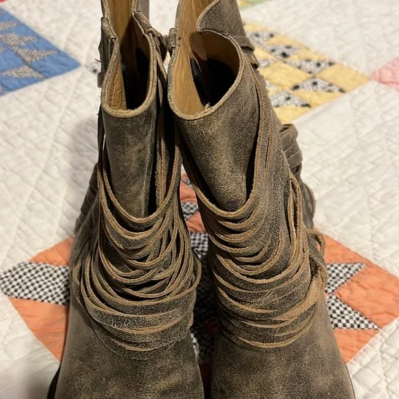 Matisse Distressed Layered Leather Fringe Festival Cowboy Booties - Picture 6 of 12